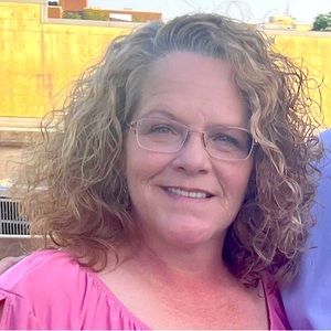 Meet your Posher, Leslie